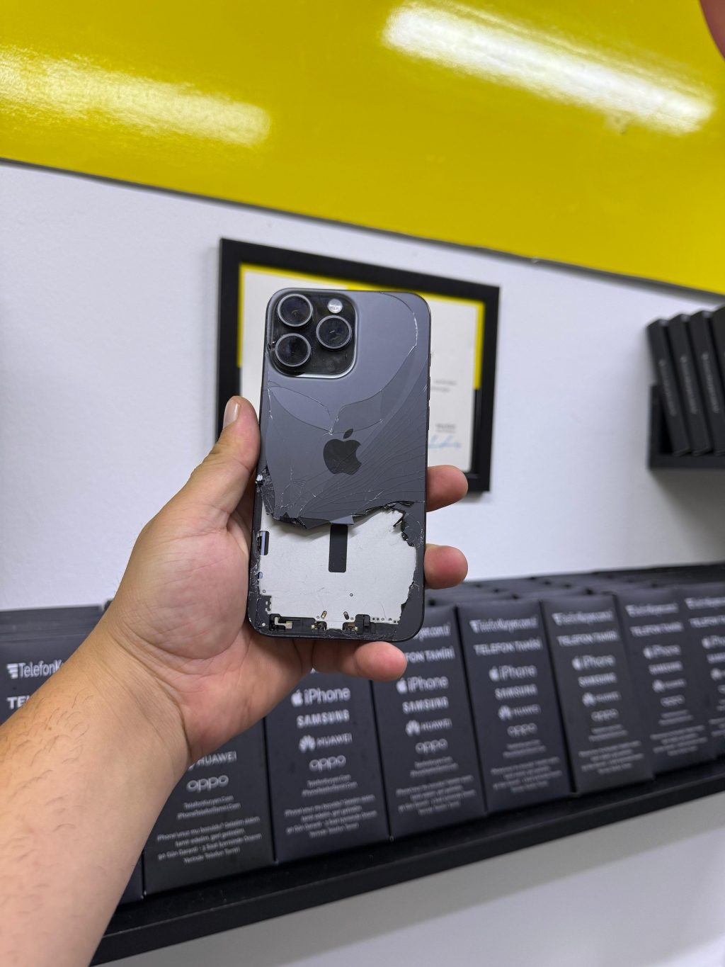iPhone 16 Pro Ekran Değişimi Antalya